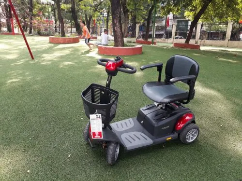 Xe Scooter Điện 4 Bánh Omega